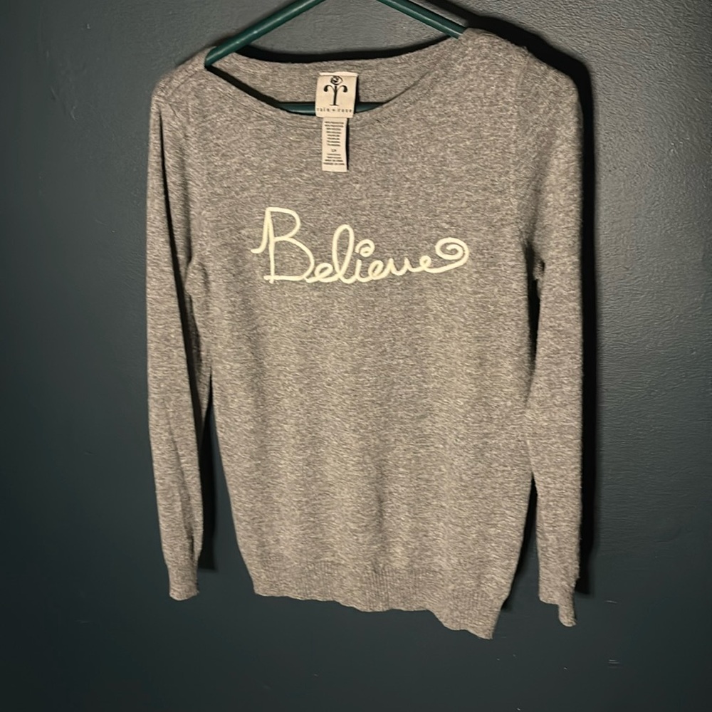 Rain & Rose Women’s Grey Knitted “Believe” Sweater Size Small